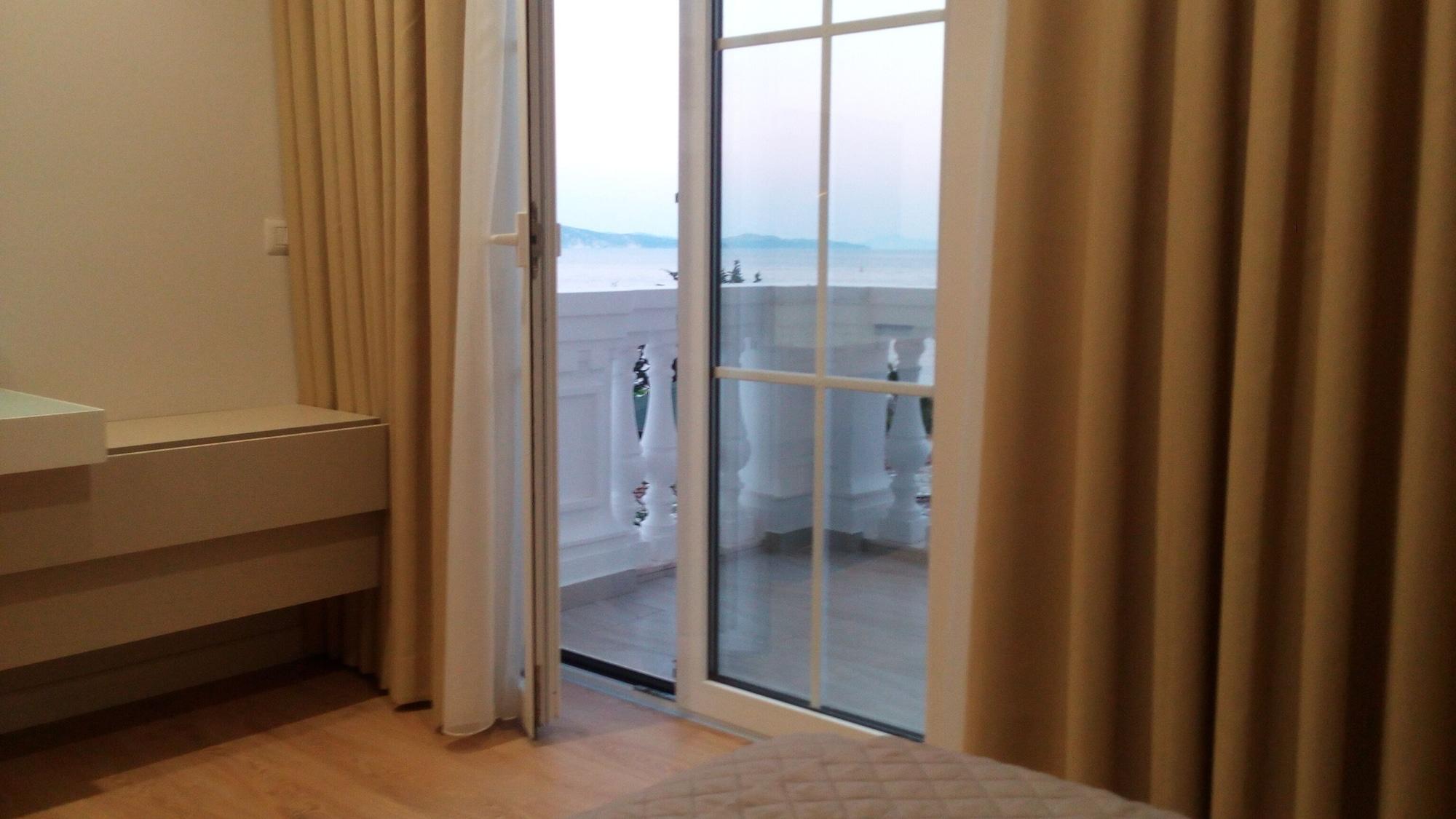 Hotel Vila Kalcuni Sarandë Esterno foto