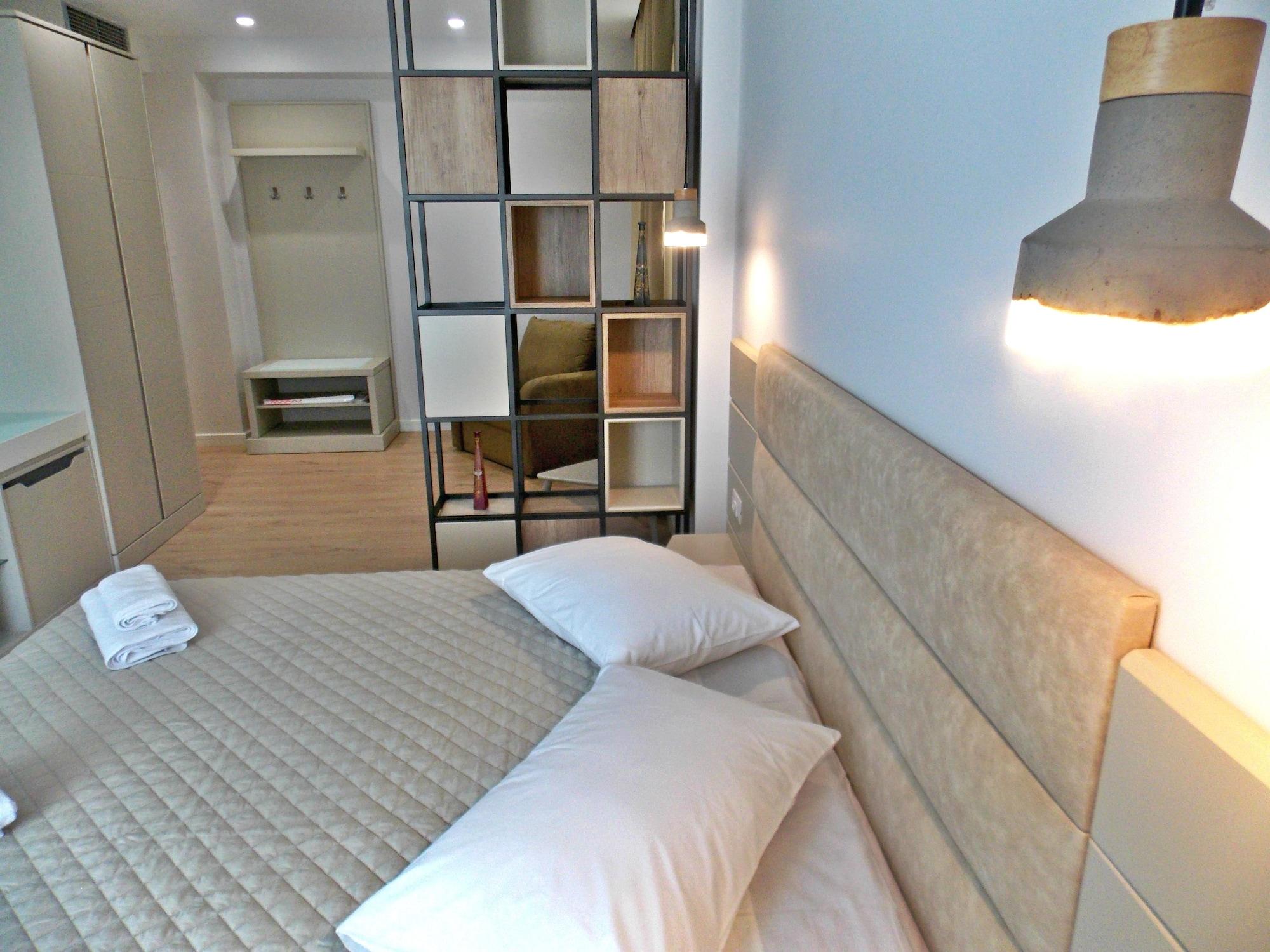Hotel Vila Kalcuni Sarandë Esterno foto