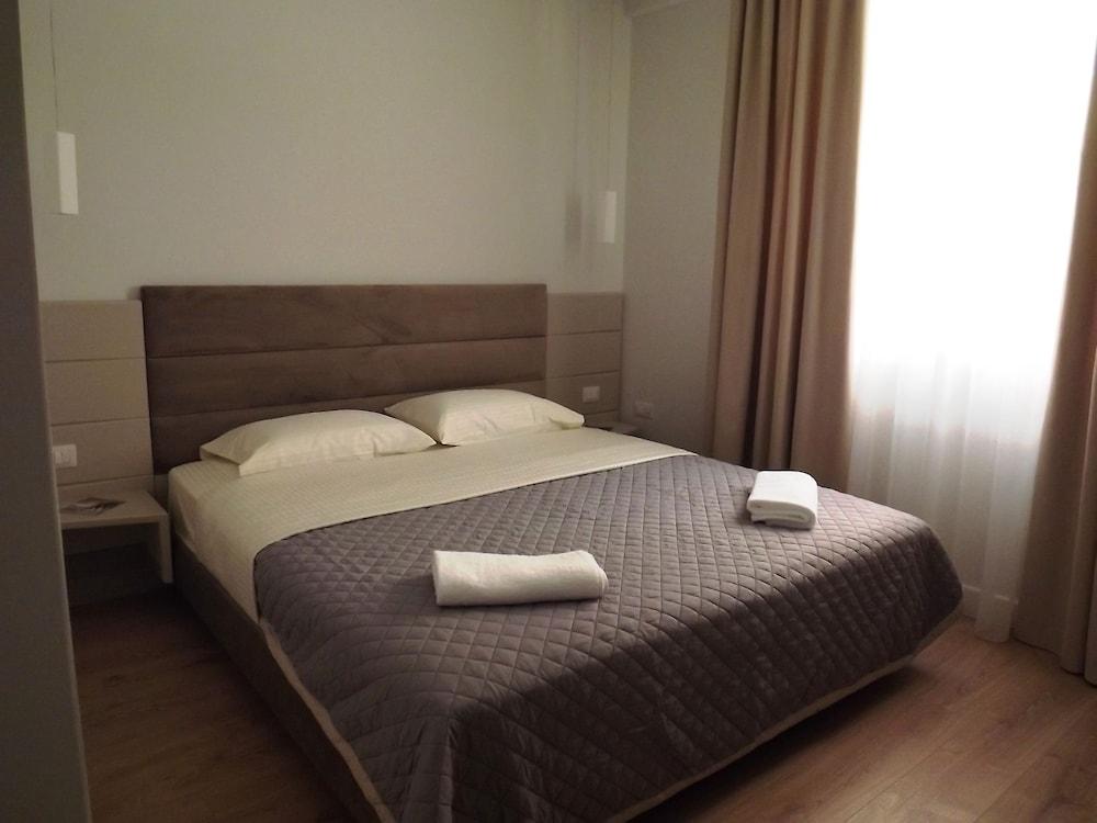 Hotel Vila Kalcuni Sarandë Esterno foto