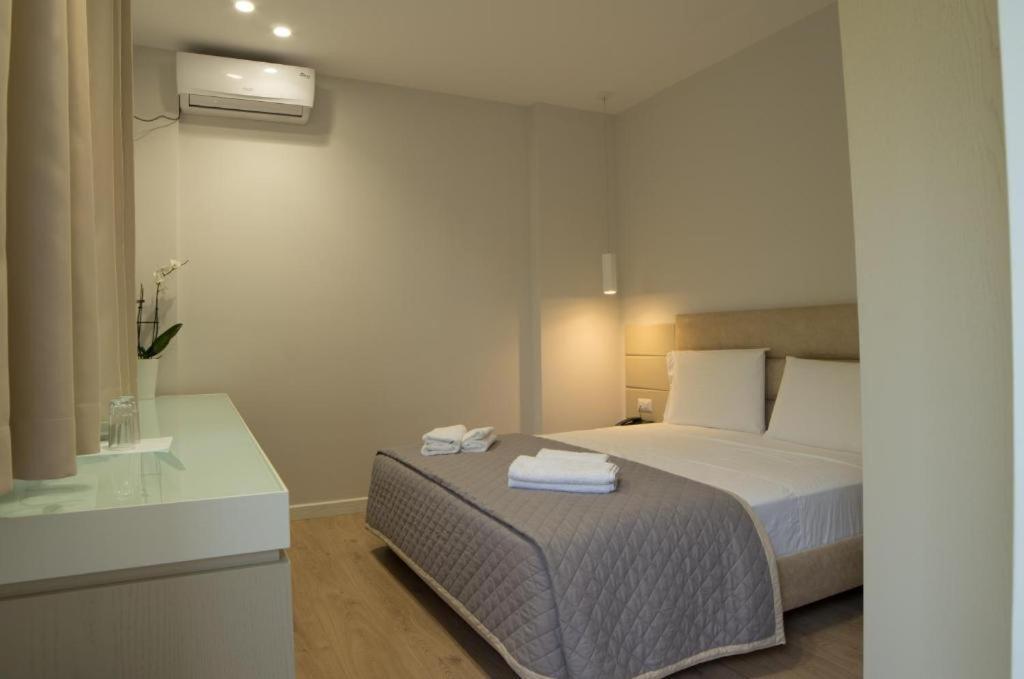 Hotel Vila Kalcuni Sarandë Esterno foto