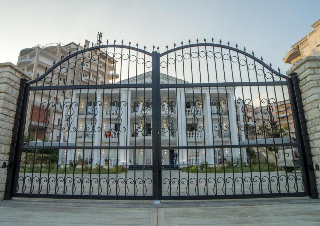 Hotel Vila Kalcuni Sarandë Esterno foto