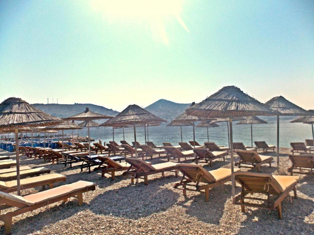 Hotel Vila Kalcuni Sarandë Esterno foto
