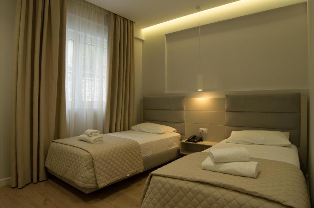 Hotel Vila Kalcuni Sarandë Esterno foto