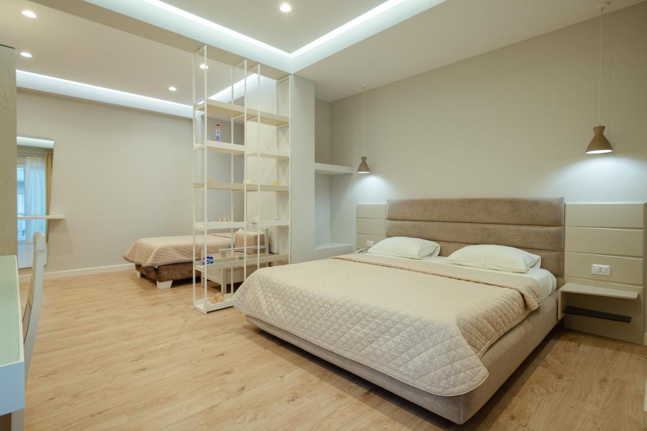 Hotel Vila Kalcuni Sarandë Esterno foto